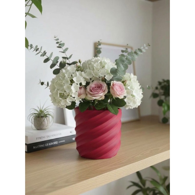 Vaso geometrico moderno a torsione in stampa 3D rosso con fiori